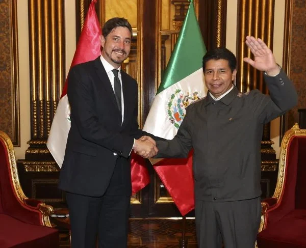Perú expulsa a embajador mexicano y denuncia «injerencia»